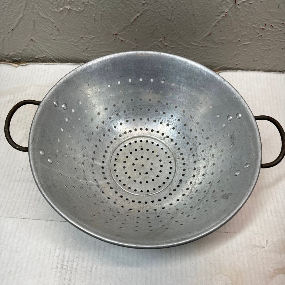 Wear-Ever Heavy Duty Aluminum Colander Strainer Metal Vintage‎ Handles